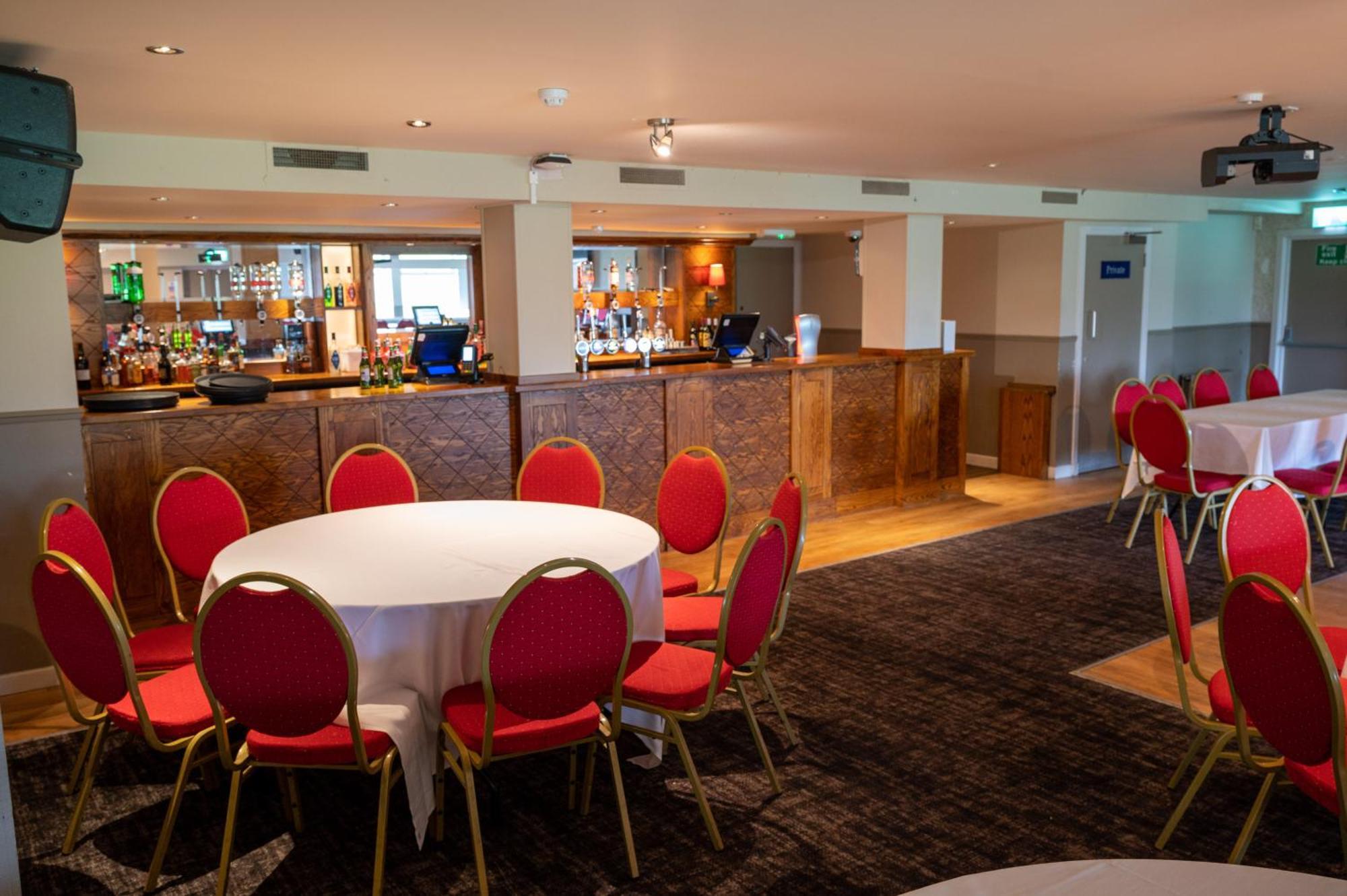 The Titan Hotel Clydebank Bagian luar foto