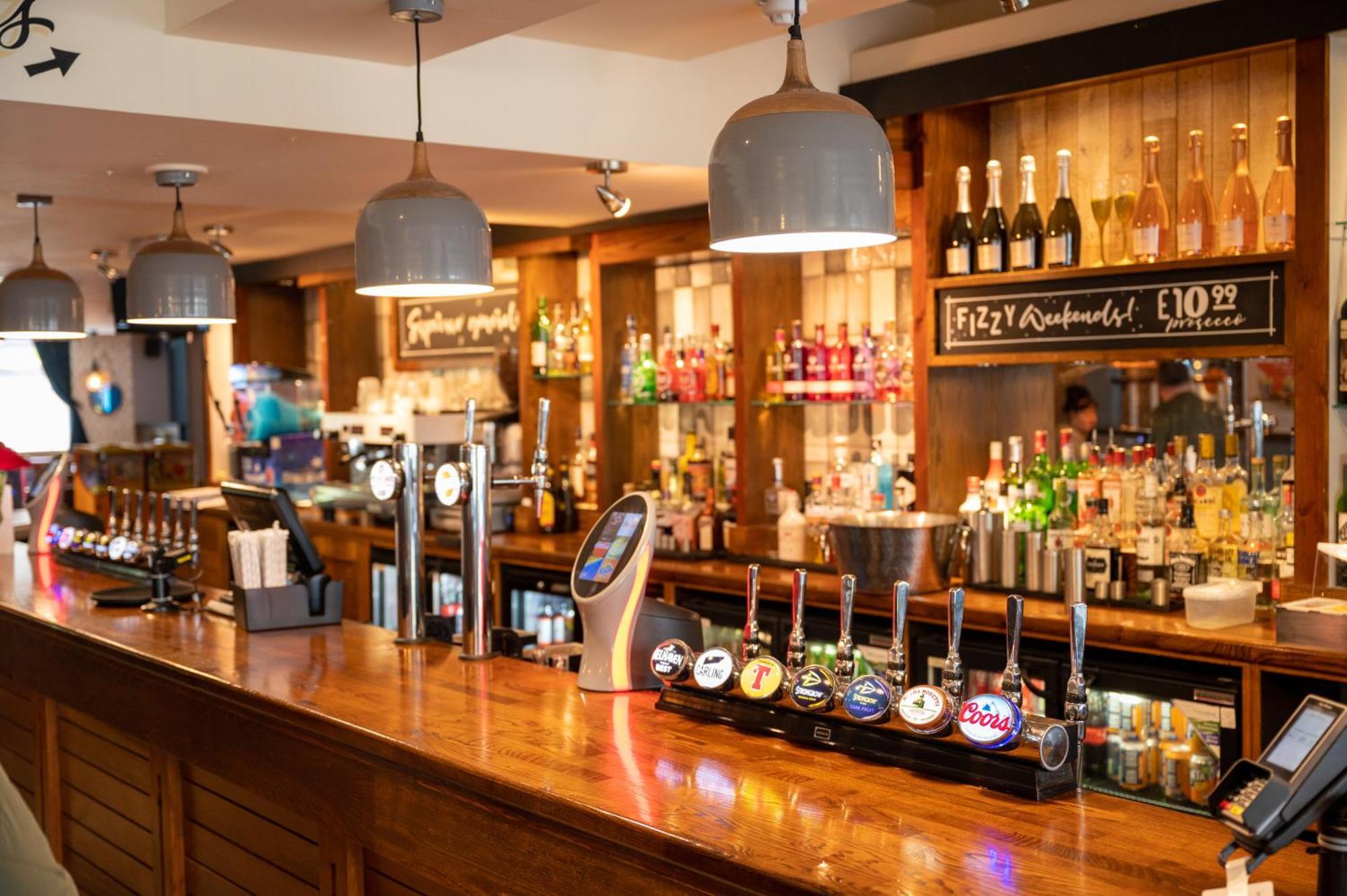 The Titan Hotel Clydebank Bagian luar foto