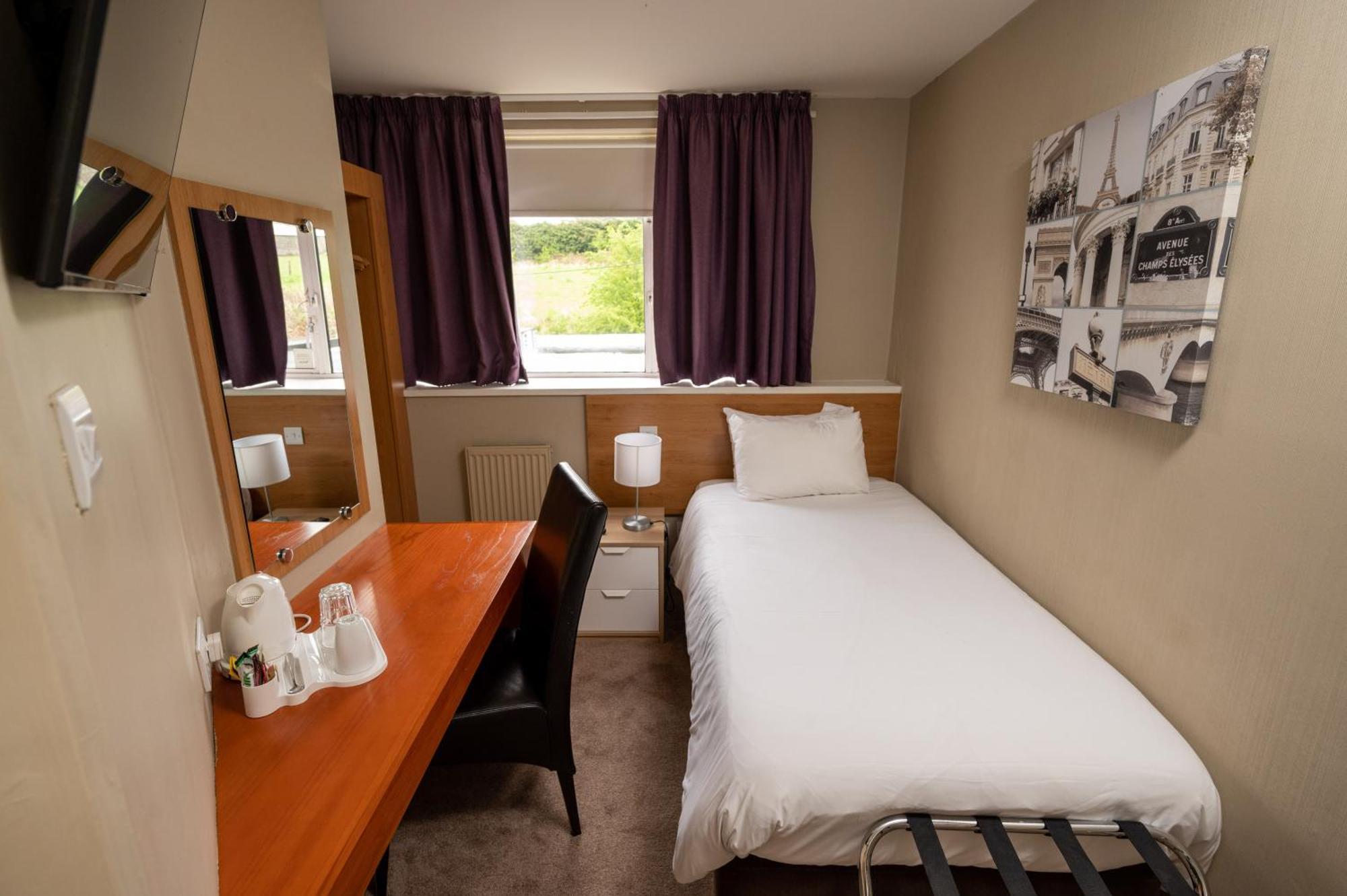 The Titan Hotel Clydebank Bagian luar foto