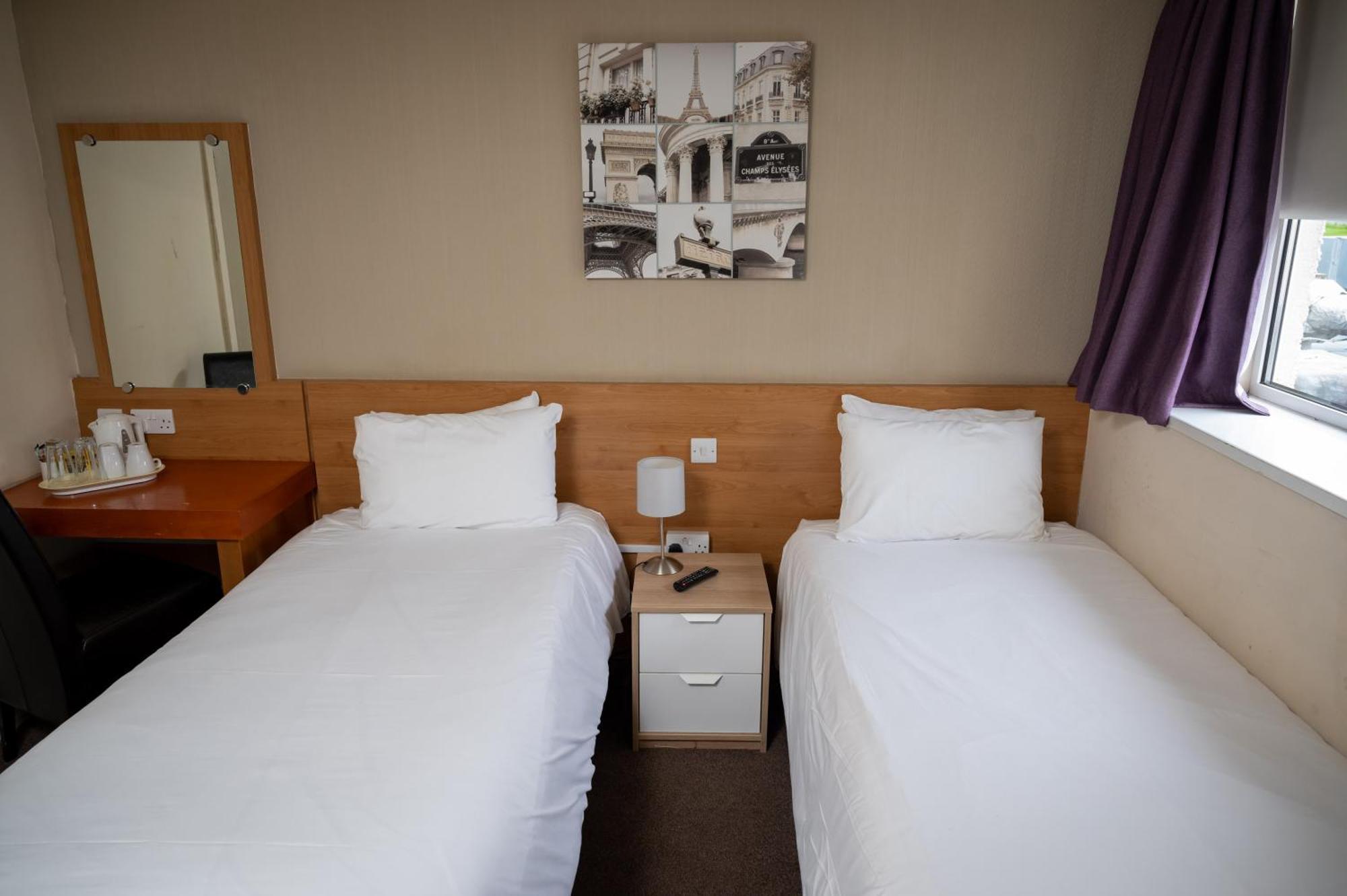 The Titan Hotel Clydebank Bagian luar foto