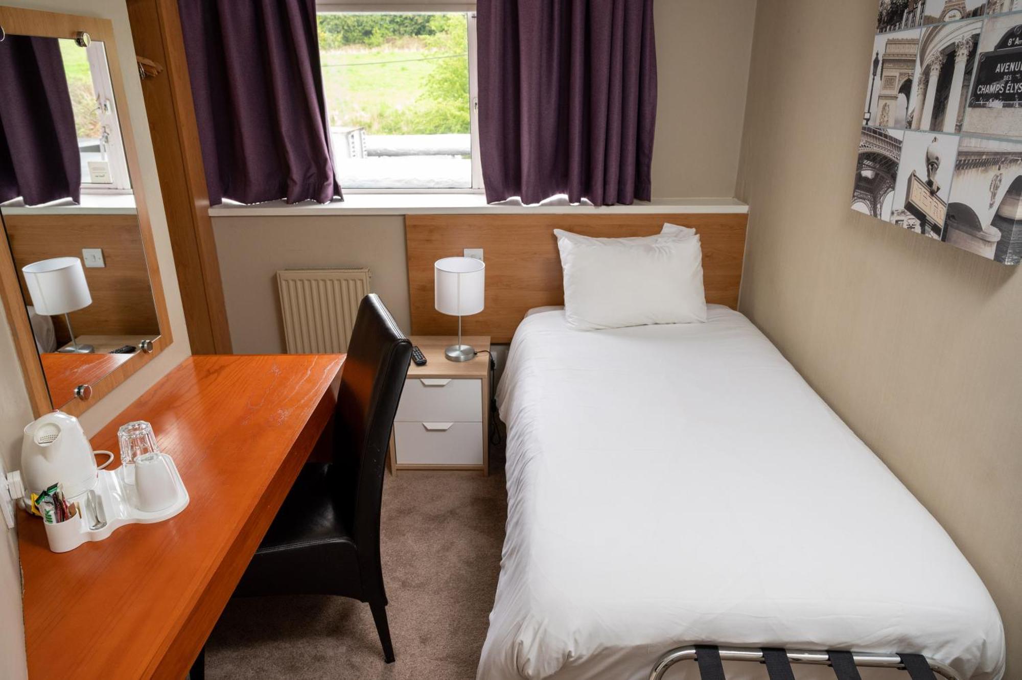 The Titan Hotel Clydebank Bagian luar foto