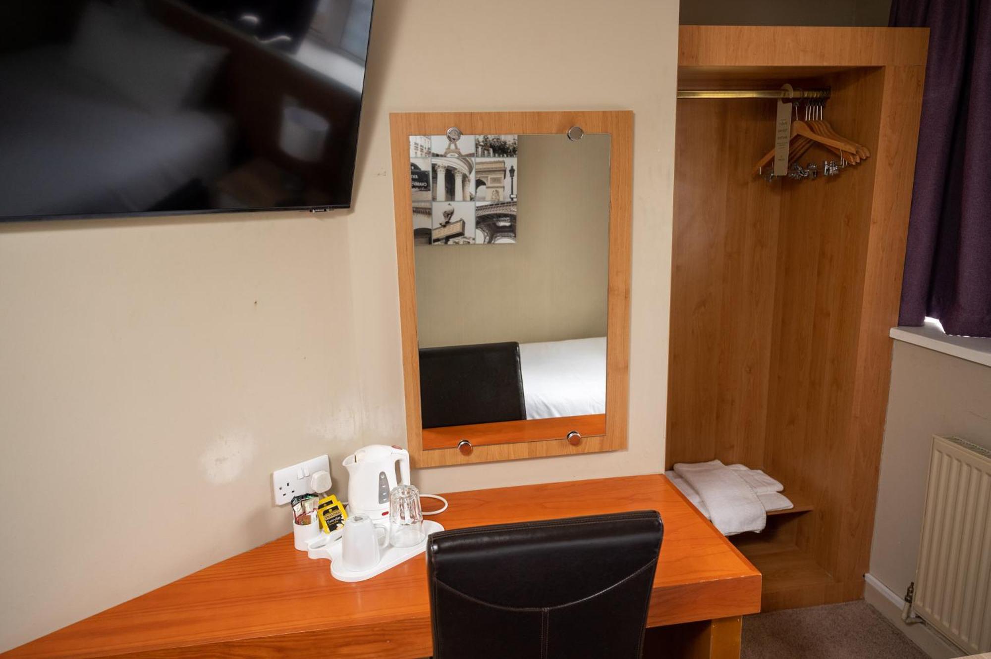 The Titan Hotel Clydebank Bagian luar foto