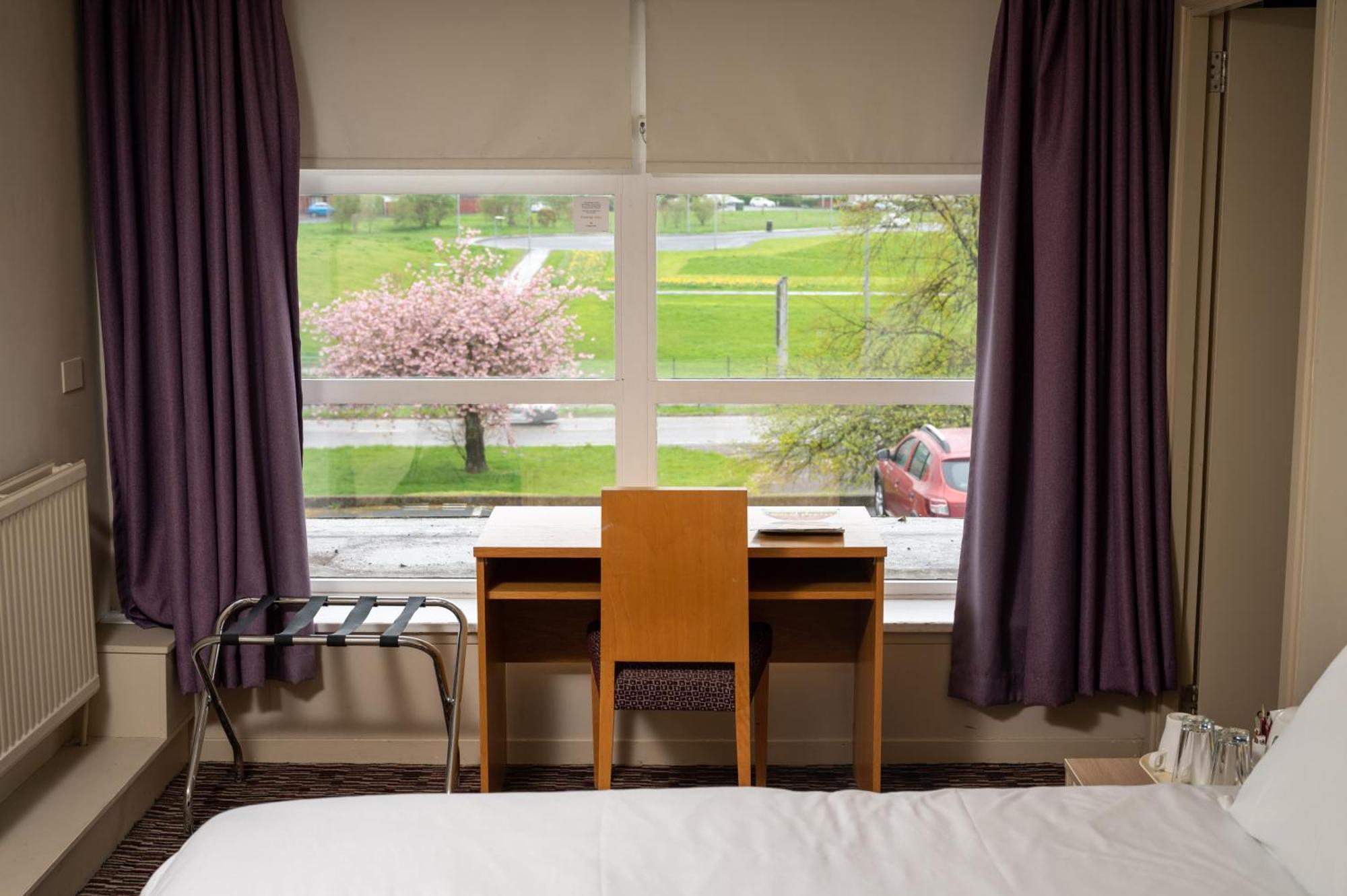 The Titan Hotel Clydebank Bagian luar foto