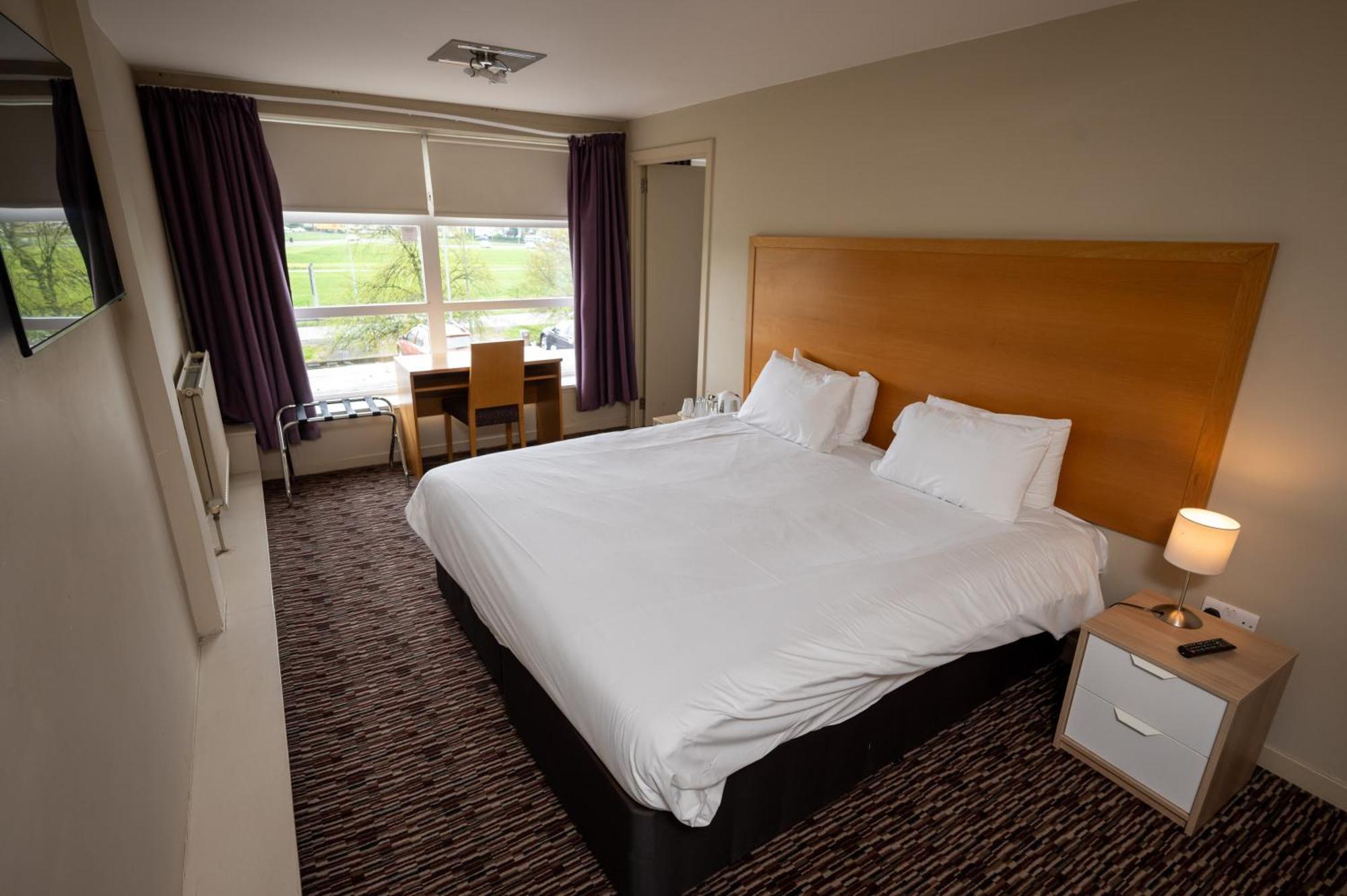 The Titan Hotel Clydebank Bagian luar foto