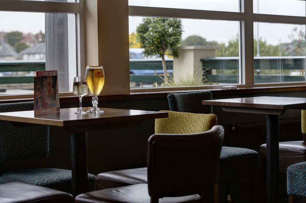 The Titan Hotel Clydebank Bagian luar foto
