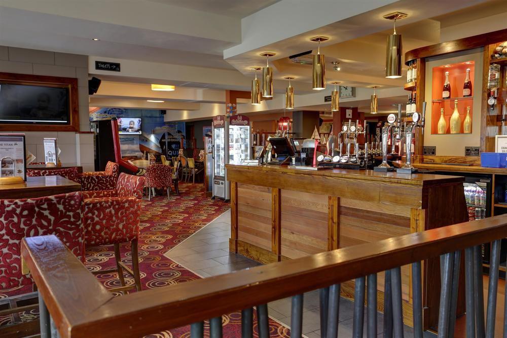 The Titan Hotel Clydebank Bagian luar foto